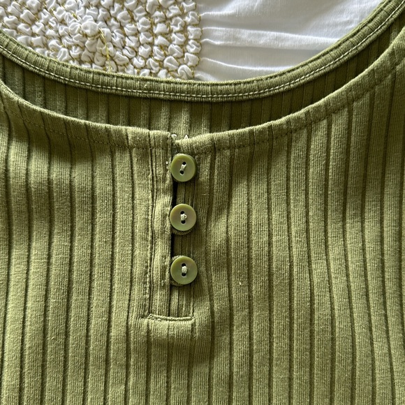 Cropped Tank - Picture 2 of 4